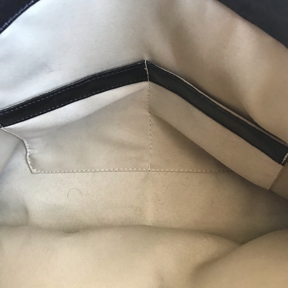 🟨Woman’s Large Valentina Black and Tan Leather Tote - Picture 14 of 16